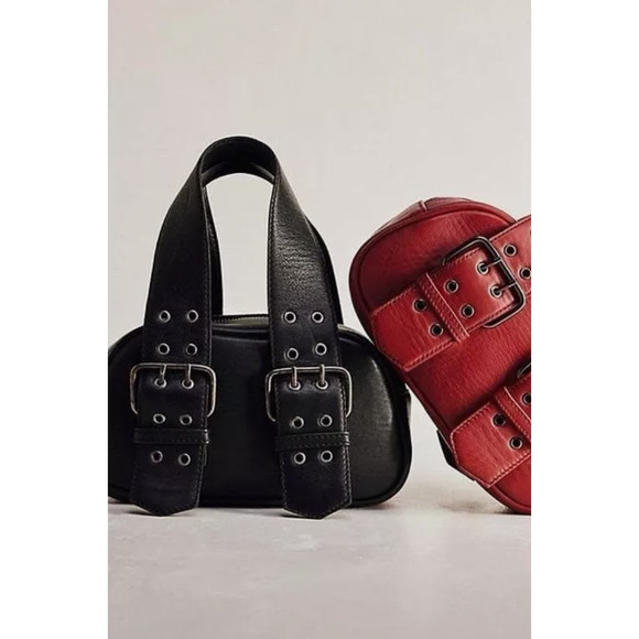 Free People SAY YES BAG 100% Leather Buckle Oval Handbag Bag in Black NWOT - Picture 6 of 8
